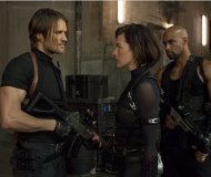 Milla Jovovich (Alice) et Léon S. Kennedy (Johann Urb) dans Resident Evil Retribution